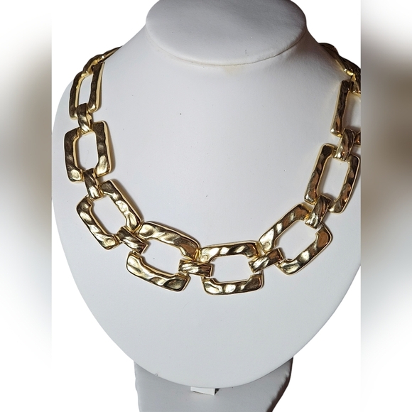 vintage 80s Jewelry - Vintage gold tone hammered square bold statement necklace.